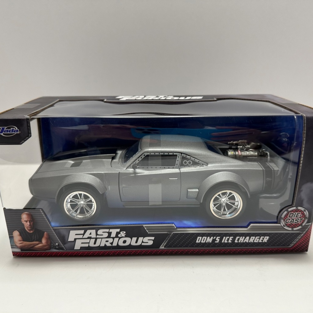 Jada Toys Dodge Charger 1:24 Fast and Furious 8 Dom's Ice